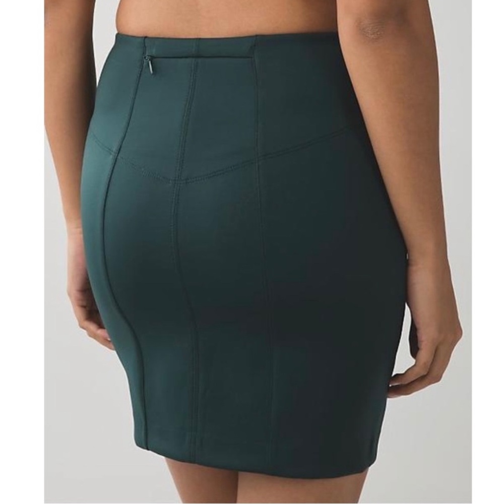 Lululemon Green / Dark Fuel Cityfarer Skirt | Size 8 | Like New